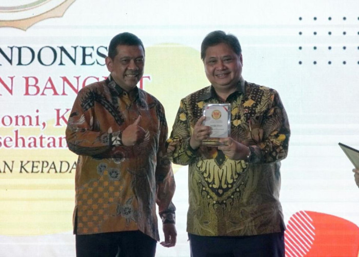 Airlangga Hartarto Dinobatkan sebagai Tokoh Pemulihan Ekonomi Nasional