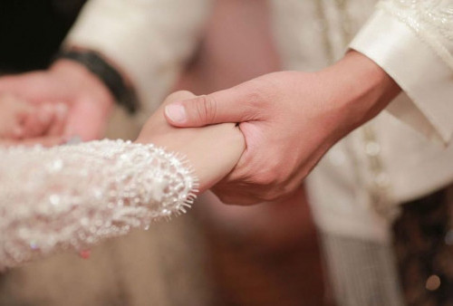 Pesan Menyentuh Tata Janeeta untuk AKBP Brotoseno, 'Susah Senang Kita Hadapi Bersama'