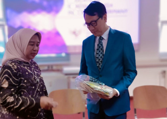 Rektor dan Warek Akademik Unila Kunjungi FBH dan KBRI Berlin Kerja Sama Pendidikan Semikonduktor
