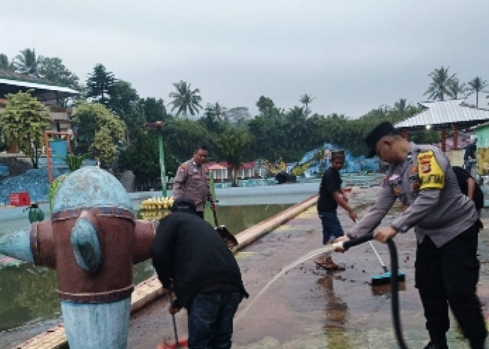 Waduh! Tembok Pagar Wisata Kolam Renang Butterfly Gisting Ambrol