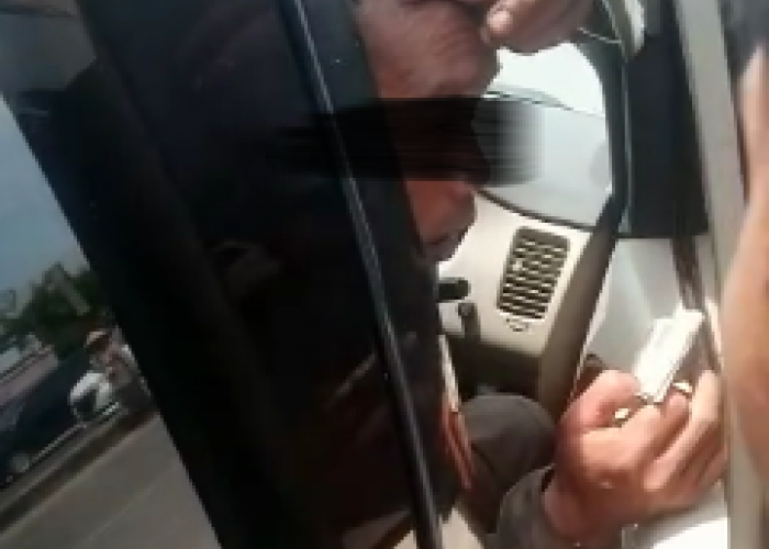 Waduh..., Sosok Diduga Oknum Satpol-PP Tega Palak Pengamen di Bandar Lampung