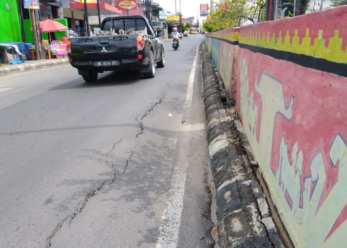 Duh, Jalanan di Atas Underpass Unila Mulai Amblas