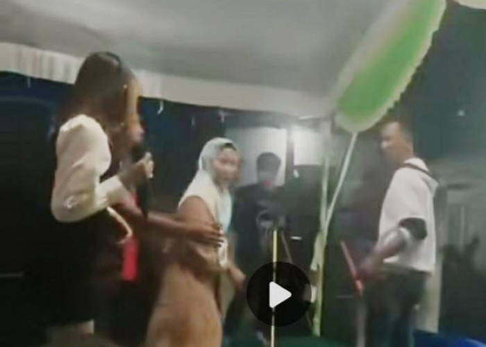 Viral Video Biduan Diamuk Saat Nyanyi Di Atas Panggung
