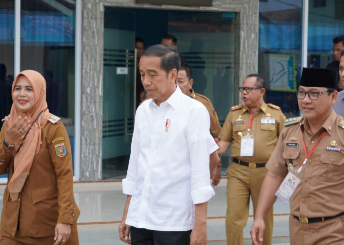 Jokowi Tinjau Fasilitas Pembelajaran di SMK Negeri 3 Kota Metro Lampung