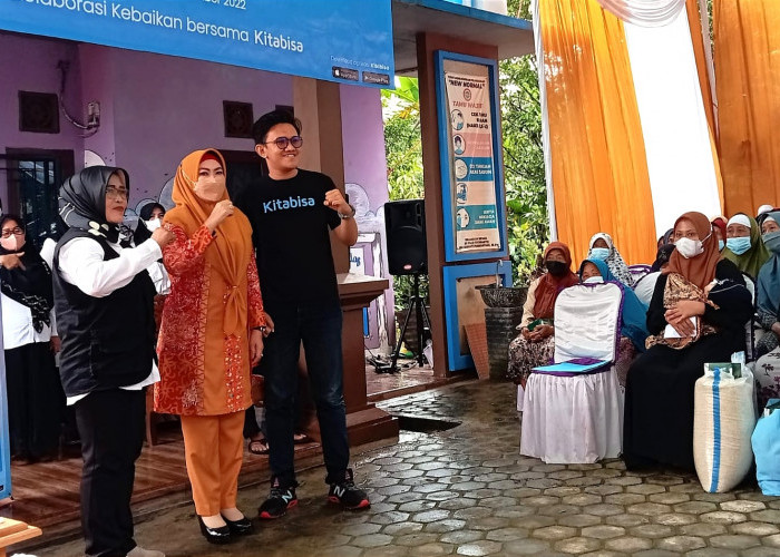 Pemkab Tanggamus Bersama LKS Alamanda dan Kitabisa.com Bagi Sembako untuk Lansia Dhuafa