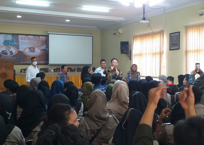 Petrus Tjandra Isi Semnas di STKIP PGRI