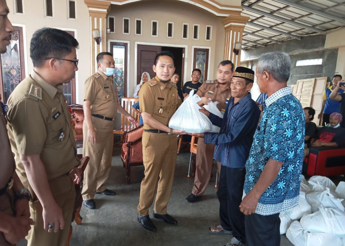 Pemkab Lampura Kembali Bagikan Sembako Guna Jaga Daya Beli Masyarakat