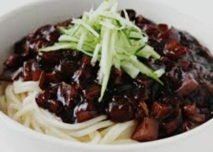 Mengenal Jjajangmyeon, Mie Udon Hitam Khas Korea Selatan yang sering Tampil di Drama Korea