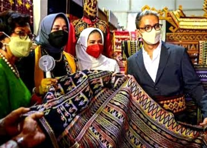Mantap! Sulam Jelujur Pesawaran Ramaikan New York Indonesia Fashion Week 
