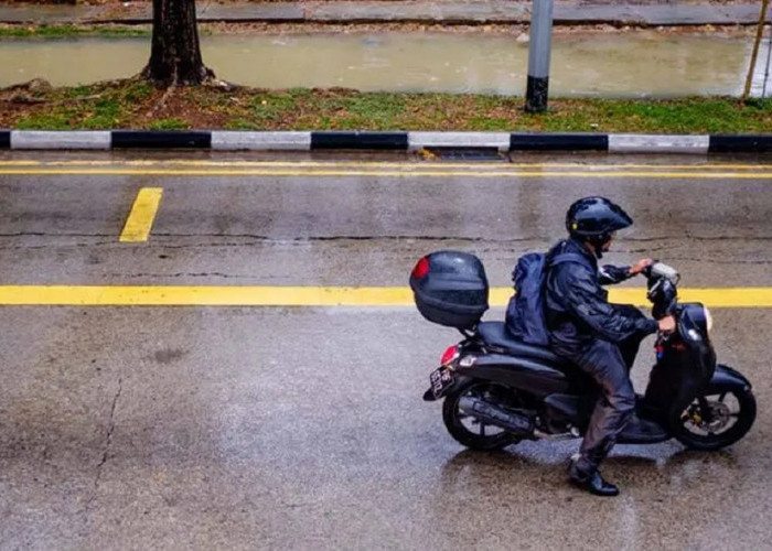 Apakah Motor Listrik Aman Digunakan Saat Musim Hujan? Cek Faktanya Berikut Ini