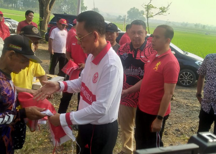 PJ Bupati: Camat Harus Awasi Pembagian 10 Ribu Bendera