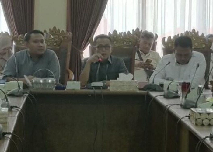 Soal Randis Pasang Bendera Partai, Ini Penjelasan Dinas PU hingga Bawaslu di DPRD Kota Bandar Lampung 