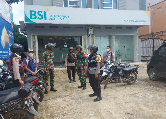 Antisipasi Gangguan Kamtibmas, TNI-Polri di Tumijajar Lakukan Patroli Gabungan 