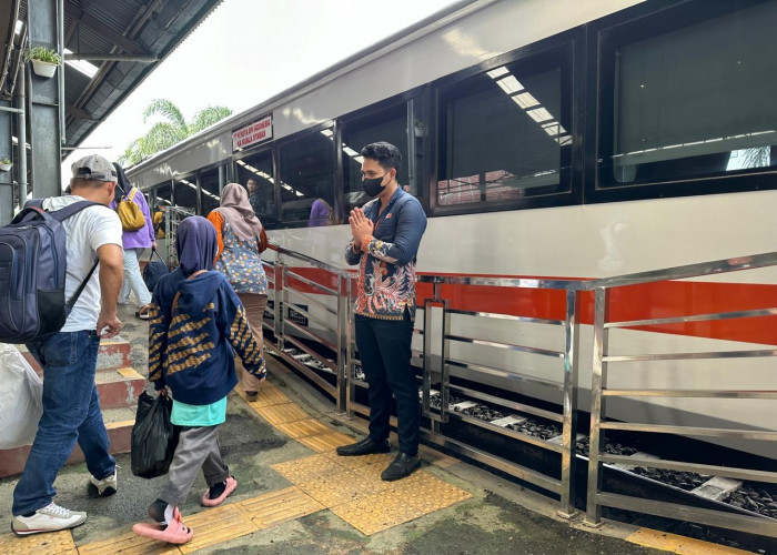 Per 15 April 2024, 2.033 Penumpang Berangkat dan Datang Melalui Stasiun Tanjungkarang