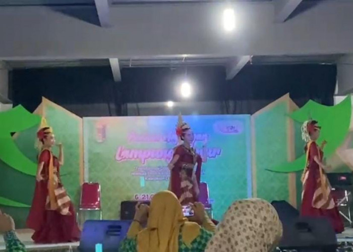 Tari Kreasi Hibur Pengunjung Anjungan Lampung Timur