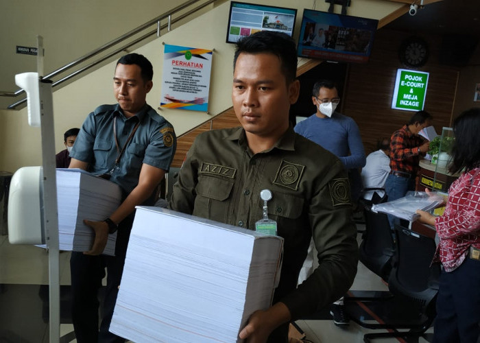 Berkas Karomani Cs Setebal Dua Jengkal Dilimpahkan ke PN Tipikor Tanjungkarang