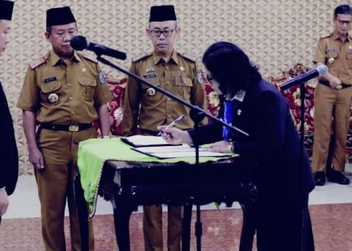 Sah, Kadisdukcapil Pringsewu Resmi Dilantik
