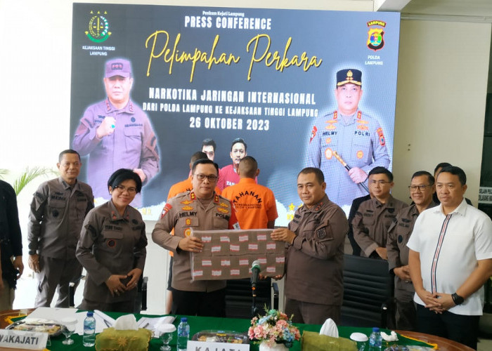 Catat! Ini Janji Kajati Lampung Terkait Jaringan Narkoba Fredy Pratama Usai Terima Tersangka dan Barang Bukti