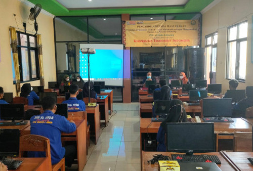 Dosen UTI Gelar Pelatihan Personal Branding untuk Siswa SMK