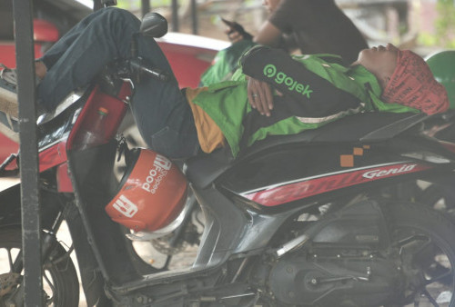 REHAT SEJENAK