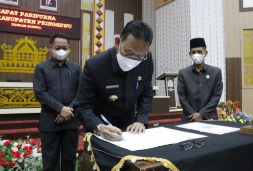 Raperda Pertanggungjawaban Pelaksanaan APBD Pringsewu Disahkan 