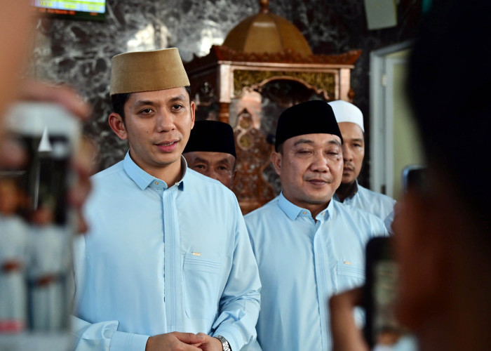 Bupati dan Wakil Bupati Lampung Selatan Salat Idulfitri 1446 Hijriah di Masjid Agung Kalianda