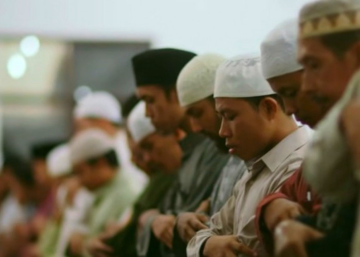 Keutamaan Sholat Tarawih, Lengkap Dengan Bacaan Niat Sebagai Imam, Makmum dan Sendirian