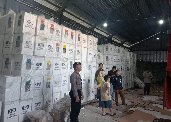Polresta Bandar Lampung Kawal Ketat Kedatangan Logistik Pilkada 2024 di Gudang KPU