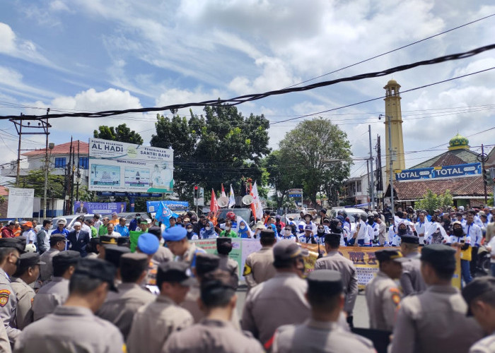 Ratusan Buruh Gelar Aksi di Pemprov Lampung, Tuntutan Utama Hapuskan UU Ciptaker 