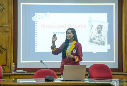 Mahasiswa Pendidikan Bahasa Inggris Universitas Teknokrat Indonesia, Maria Niken Pangesti berhasil meraih juar