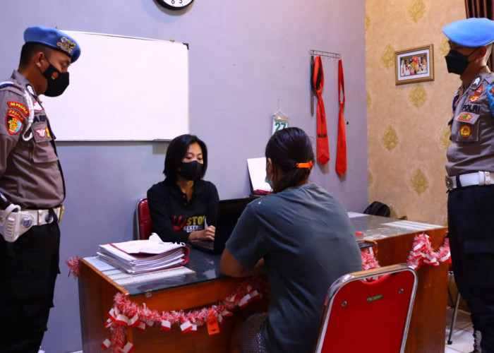 Terlalu, Sudah Sarankan Aborsi, Wanita Ini Ambil Keuntungan Dari Rekan 