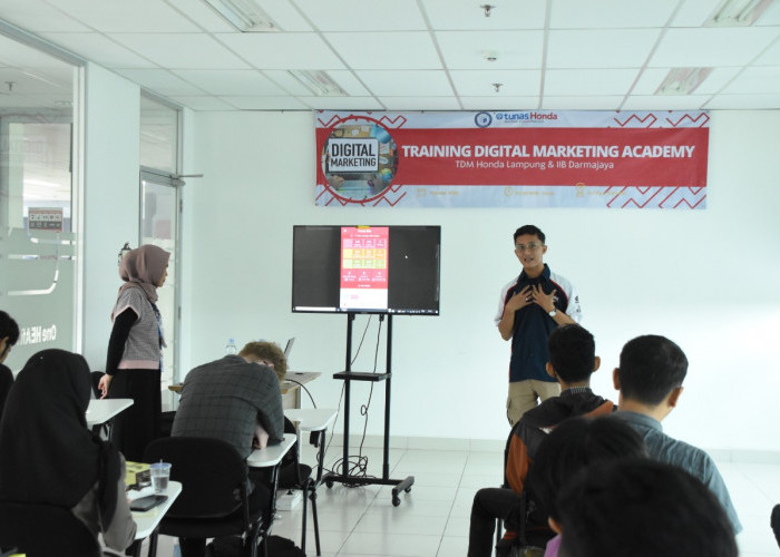 Belasan Mahasiswa IIB Darmajaya Ikuti Training Digital Marketing Academy PT Tunas Dwipa Matra