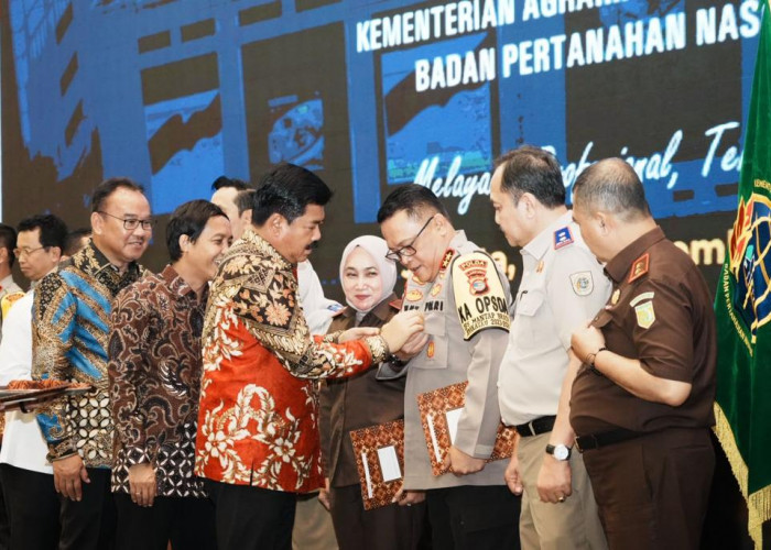 Persoalan Tanah, Kapolda Lampung dapat Pin Emas dari Menteri ATR/BPN