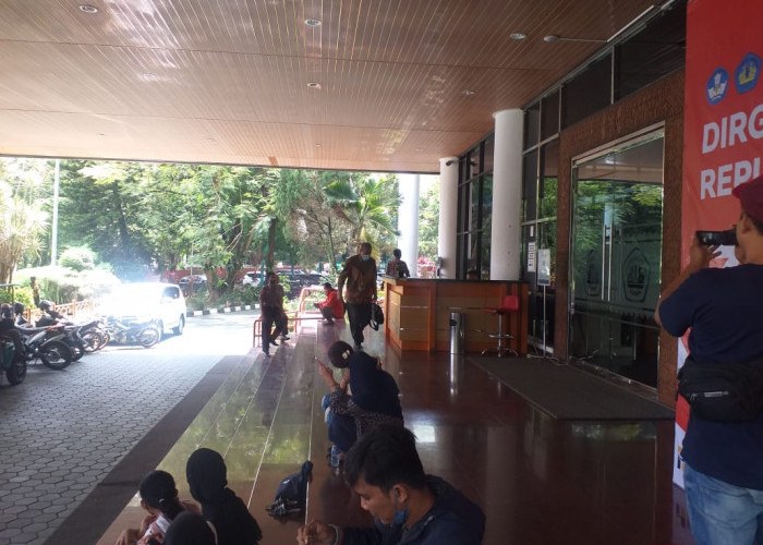 Petinggi Unila Rapat Darurat Minggu Pagi Usai KPK Rilis Keterangan OTT Rektor Prof. Karomani