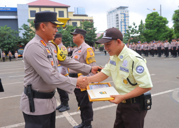 Kapolresta Bandar Lampung Beri Penghargaan 3 Kapolsek , 2 Bhabinkamtibmas hingga Satpam Perumahan