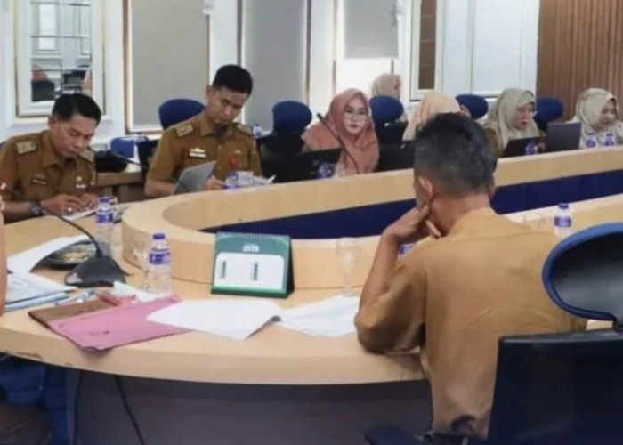 Bupati Lampura Hamartoni Pimpin Rapat Pembahasan RPJMD