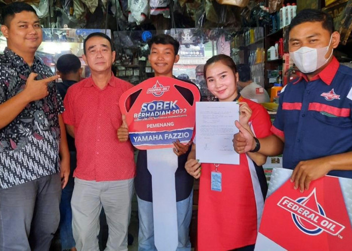 Warga Palembang dan Medan Ini Beruntung Bawa Pulang Motor Matic dari Program Sobek Berhadiah Federal Oil