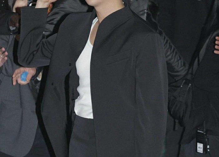 Hadiri Bottega Veneta Milan Fashion Week, RM BTS Tampil Keren Dengan Kaos Oblong Harga Jutaan