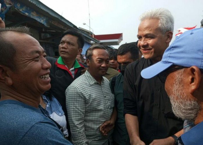 Sambil Makan Siang, Ganjar Pranowo Tampung Curhatan Nelayan Lempasing
