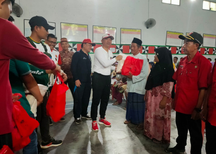 Pemkab Lambar Bagikan 800 Paket Sembako di Suoh dan BNS