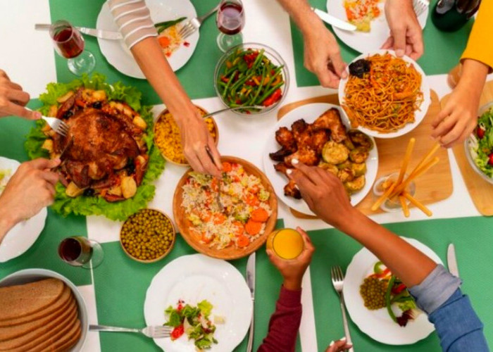 5 Sunnah yang Diajarkan Rasulullah SAW Ketika Makan dan Minum