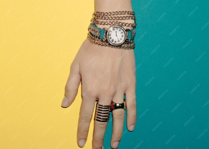 Masih Bingung Memadukan Jam Tangan Dengan Gelang? Berikut Ini Tips Dan Imspirasi 'Menjodohkan' Keduanya