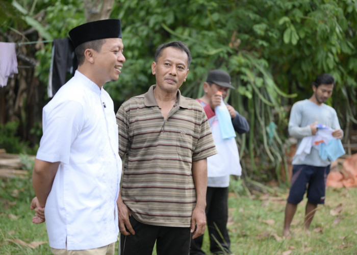 Kunjungi Korban Puting Beliung, Riyanto Pamungkas Komitmen Kurangi Risiko dan Dampak Bencana di Pringsewu 