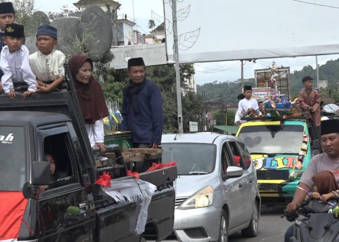 Peringatan Maulid Nabi Muhammad SAW 1444 H, Warga Bumi Waras Bagikan Kembang Telur