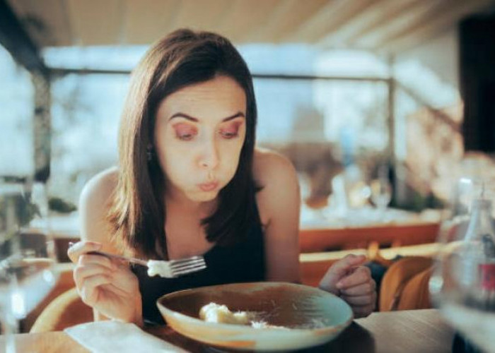 Fact Check: The Dangers of Blowing Hot Food to Health