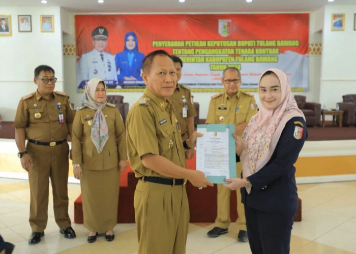 1.529 Honorer Terima SK Perpanjangan 2024, Pj. Bupati Tulang Bawang Qudrotul Ikhwan Langsung Naikkan Gaji