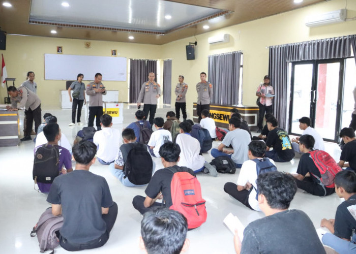 Viral Video Remaja Konvoi Bawa Senjata Tajam di Lampung Berakhir di Kantor Polisi