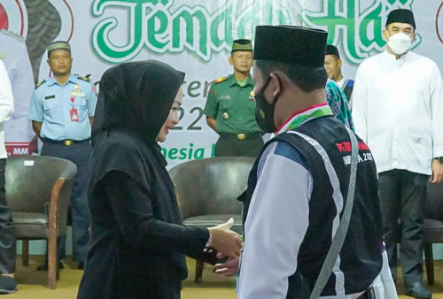 Penuh Haru, Winarti Lepas 122 CJH Tulang Bawang ke Tanah Suci