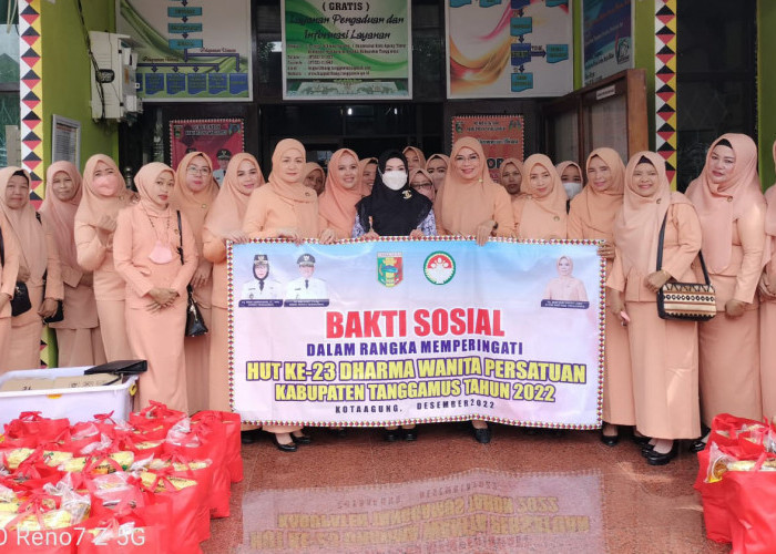 HUT Ke-23 DWP, Bupati Tanggamus Beri Bantuan Sosial untuk Cleaning Service dan Penjaga Kantor 