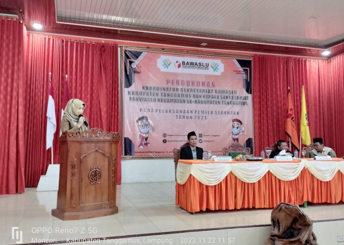  Selamat, Koordinator Sekretariat Bawaslu Tanggamus dan Kepala Sekretariat Panwaslu Kecamatan Dikukuhkan